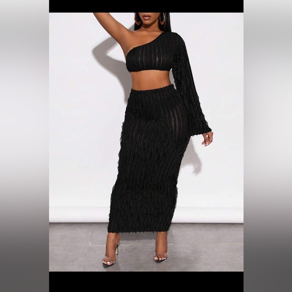 One Shoulder Crop Top & Skirt set - Picture 4 of 6